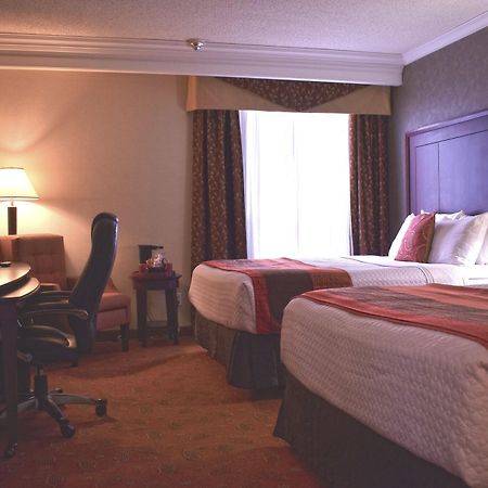 Hamilton Plaza Hotel And Conference Centre Екстериор снимка