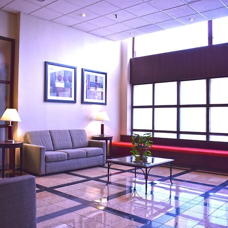 Hamilton Plaza Hotel And Conference Centre Екстериор снимка