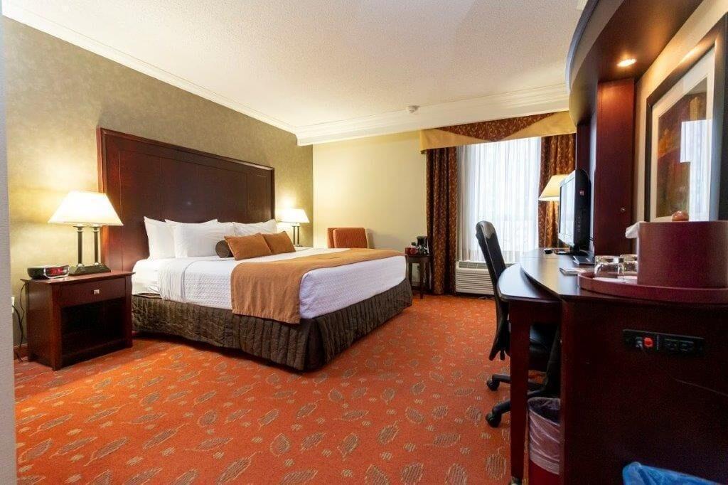 Hamilton Plaza Hotel And Conference Centre Екстериор снимка