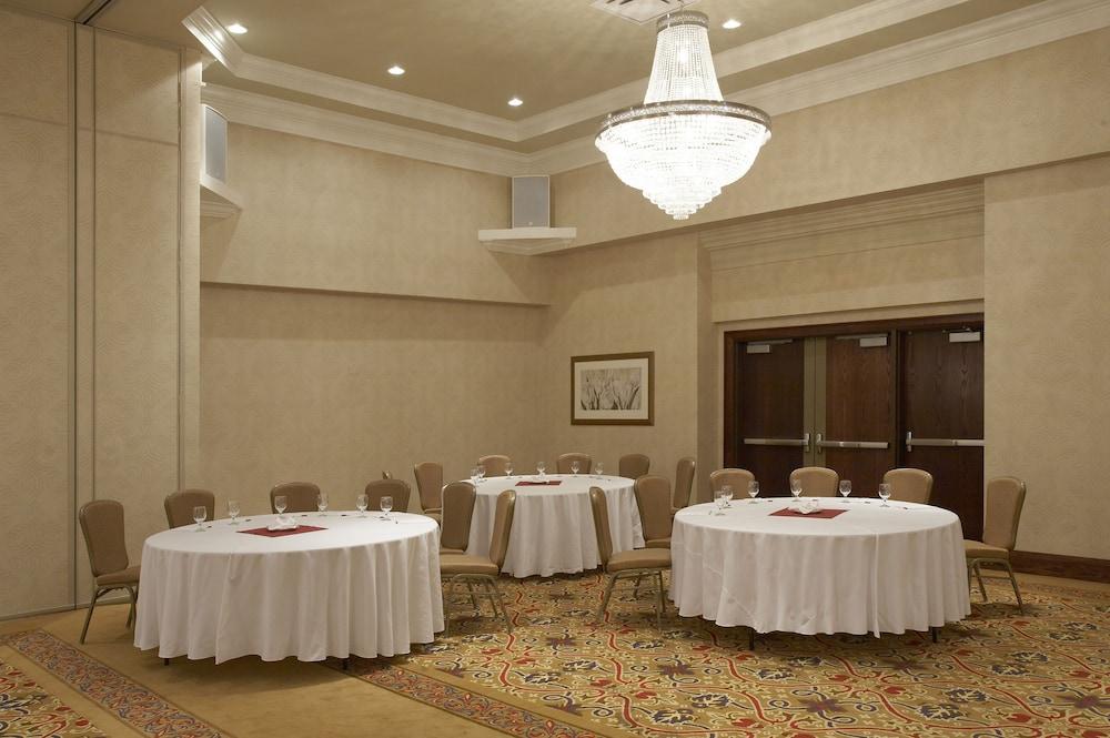 Hamilton Plaza Hotel And Conference Centre Екстериор снимка