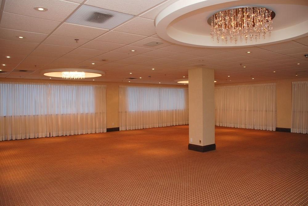 Hamilton Plaza Hotel And Conference Centre Екстериор снимка