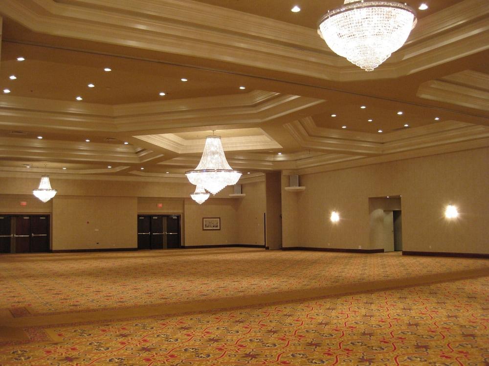 Hamilton Plaza Hotel And Conference Centre Екстериор снимка