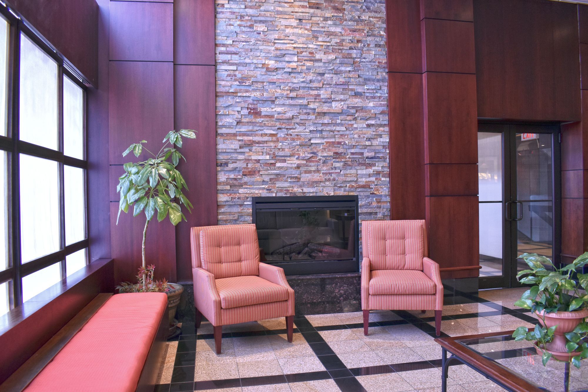 Hamilton Plaza Hotel And Conference Centre Екстериор снимка
